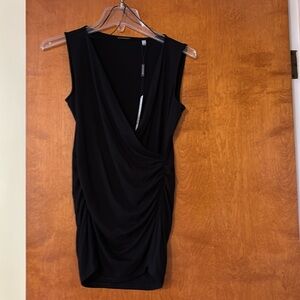 Elie Tahari tunic size XS. Black. NWT